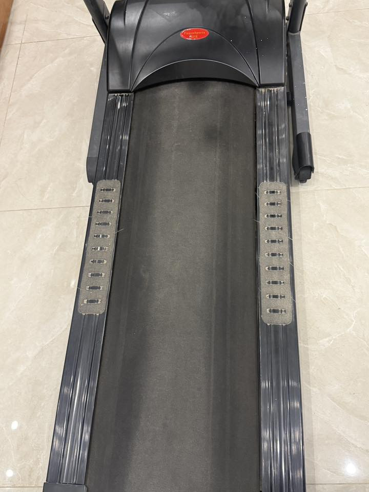 السلام عليكم جهاز ركض للبيع نضيف شغال اي ضرر مابي السعر 350وبي مجال للاستفسار ***********
