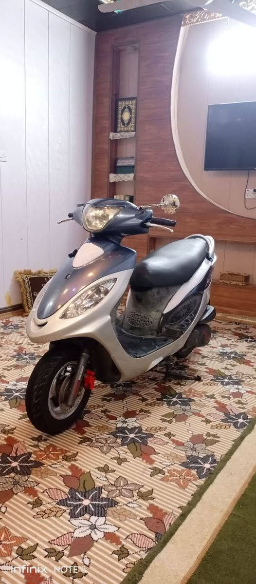 السلام عليكم كامكو v2 مديل 2012 كفاله عامه  جيب اي فيتر وتعال السعر 825 وبيها مجال***********
