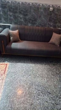 من رخصة ألادمن تخم ١٠ مقاعد قنفتين ثلاثيه قنفه وسطيه و٢ كراسي مع٦ كوشا...