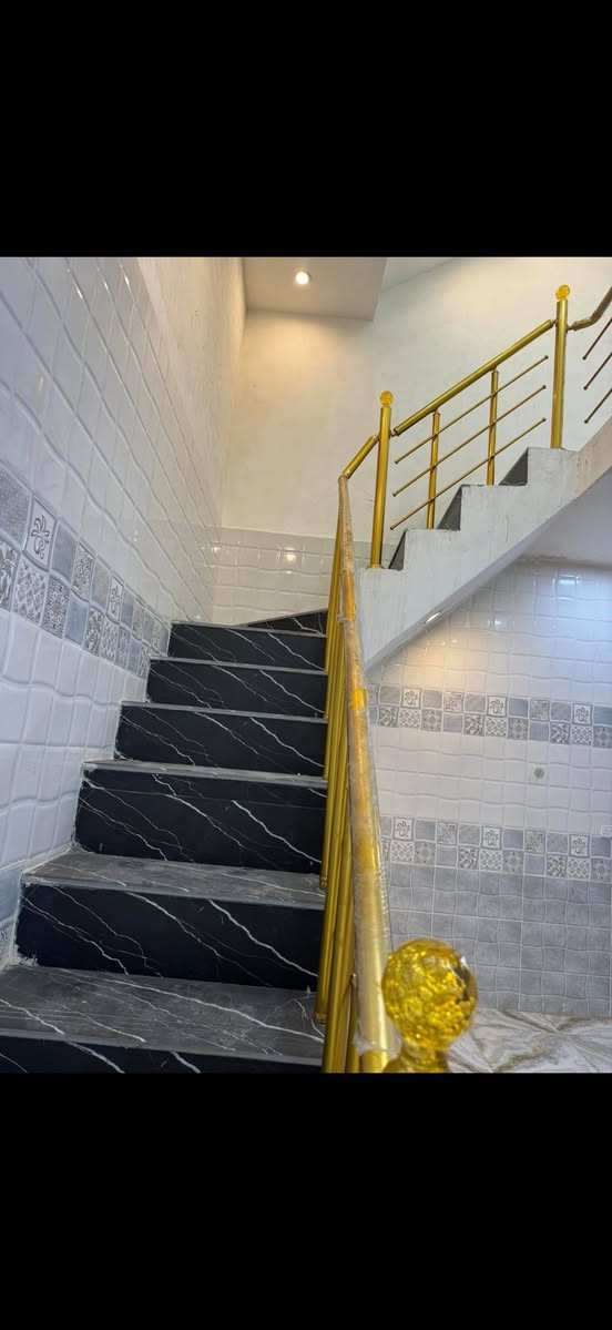 سلام عليكم انـيـہ ابو لبيت 3نوم مجمع شواطي دجله بيت ليجار. ***********
