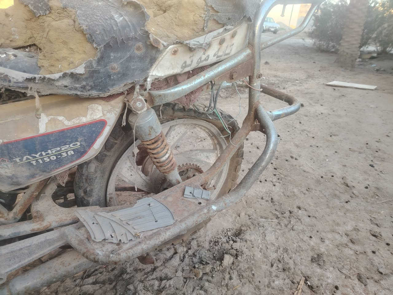 من رخصت لادمن دراجه تايموته 2012اوراق اصوليه متروكه صارله سنتين محرك يشتغل سعر 150من لاخير ***********
