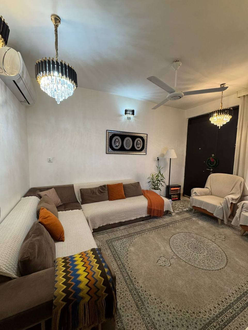 مشتمل للبيع مساحة 100 متر حي الجهاد الخارجية مربع البدالة قرب شارع العام محتويات غرفتين نوم صحيات صالة مطبخ كراج كبير
الواجهة 5 نزال 20 الاستفسار ***********
