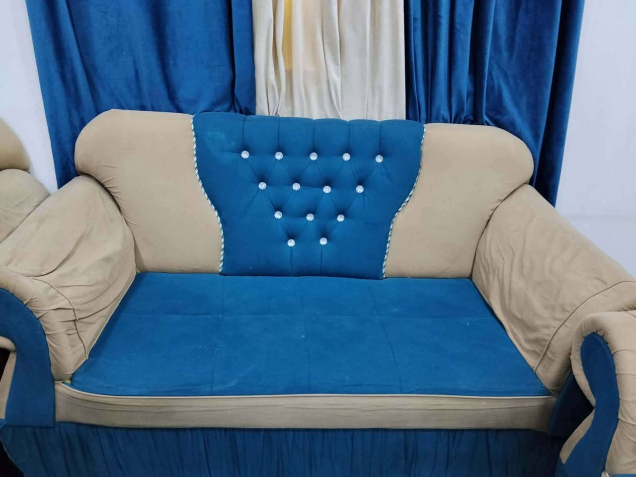 أغراض بيت للبيع 
ديوان 10 مقاعد 125 ألف 
تخم 10 مقاعد 100 ألف 
سرير طفل 65 ألف 
حله مهندسين


**إذا كنت صاحب هذا الإعلان وتريد حذفه لأي سبب، رجاءا أرسل رسالة إلى الدعم الفني**