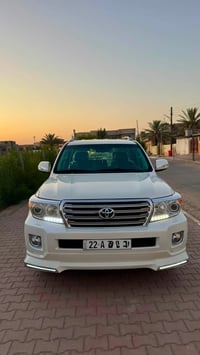 لاندكروز ٢٠١٥ • V8 ٥٧٠٠ • دفع رباعي