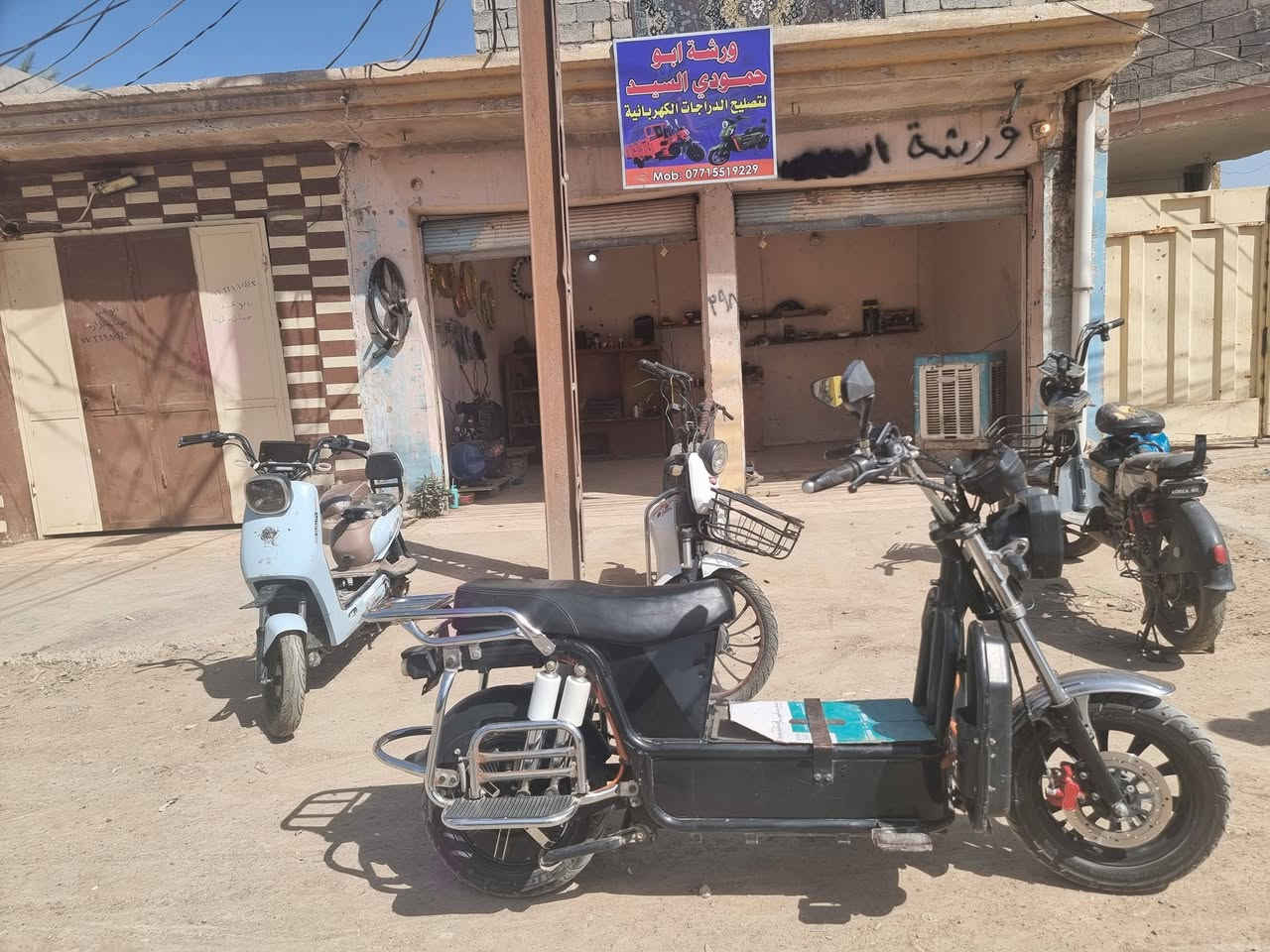 هارلي شحن دراجه نضيفه 
البيع السعر ٤٥٠ 
٦ بطاريه  
العنوان باب الدرب قرب سواق الشمري 
***********
