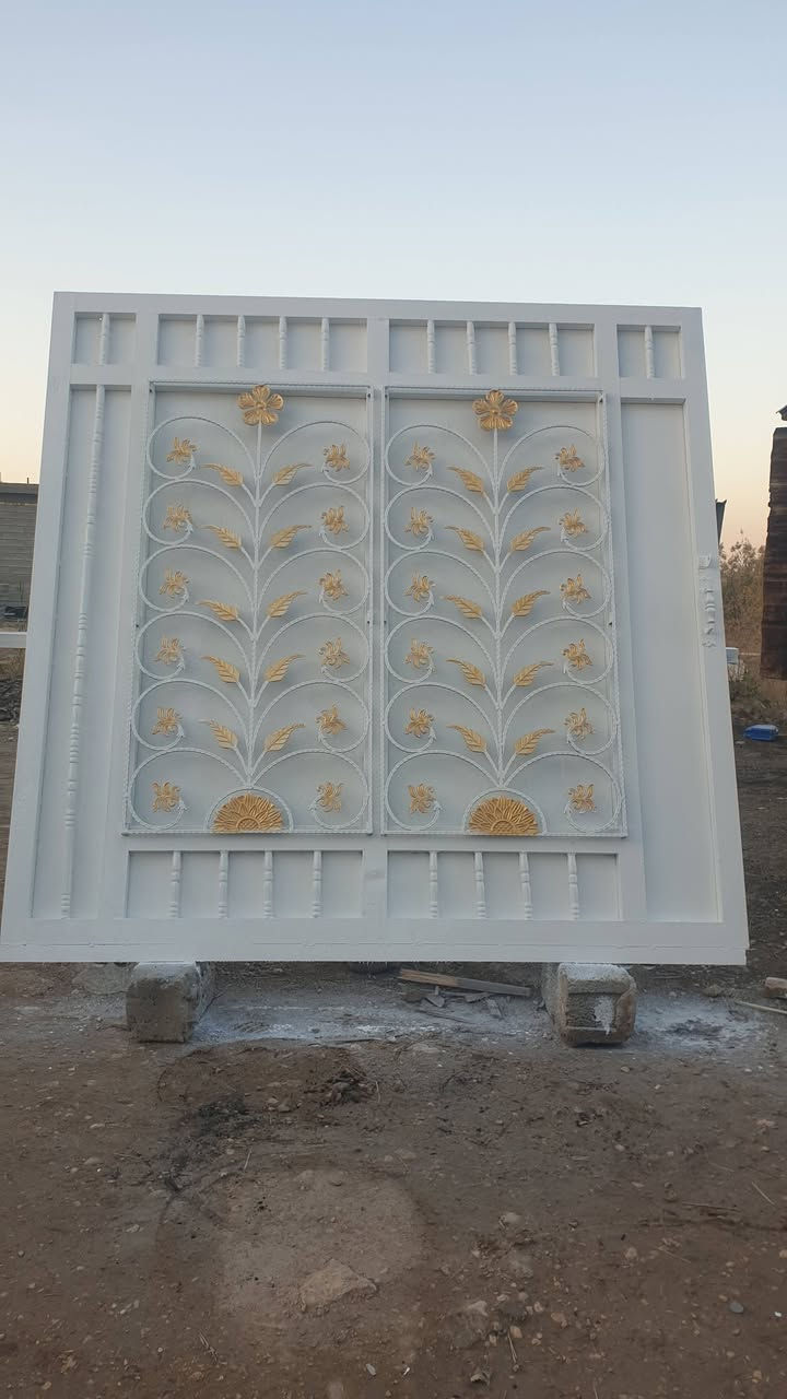 باب سلايت 230 ×230 +باب 1×3+شبابيك عدد 2 قياس عرض150×200ارتفاع للبيع سعر شلع 500 قفل بدون عمله مكاني كربلاء ***********
