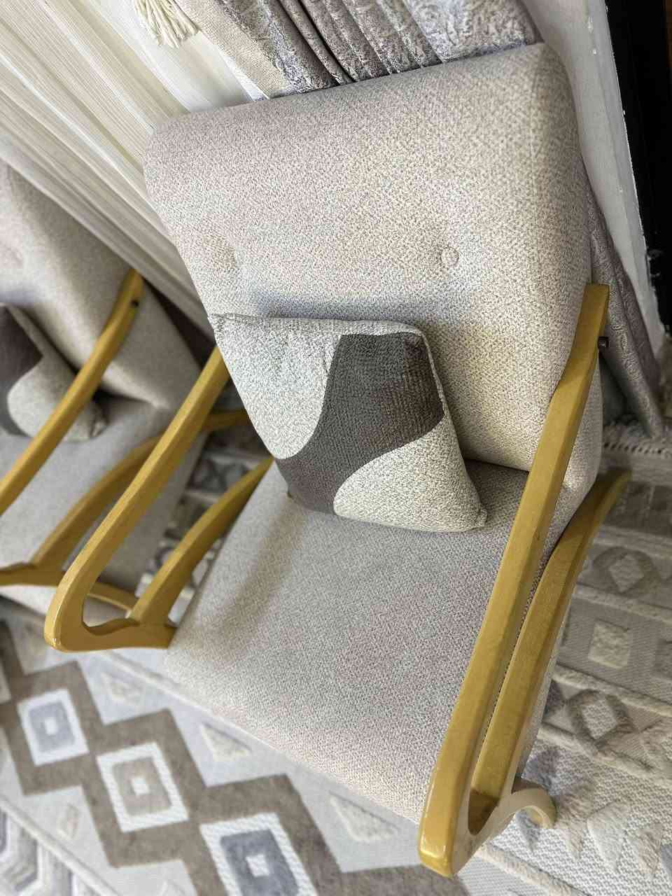 تخم 10 مقاعد تركي اخو جديد  صار سنه من اخذته. مابي اي ضرر بس اريد اغير اثاث اخذته بمليون و800 
اريد ابيعه. ( بمليون و500).   وعندي مفارش اله مفصله هم


**إذا كنت صاحب هذا الإعلان وتريد حذفه لأي سبب، رجاءا أرسل رسالة إلى الدعم الفني**