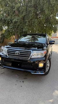 للبيع لاندكروز 2012 فول واحد علا واحد محرك 6 سلندر فتحه بصمه تحكم جهتي...