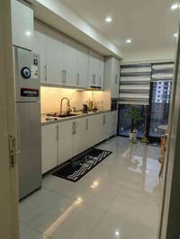 شقة مؤثثة بالكامل للبيع في مجمع النسيم ستي حي الجهاد.. مساحة ١٤٠ متر غ...