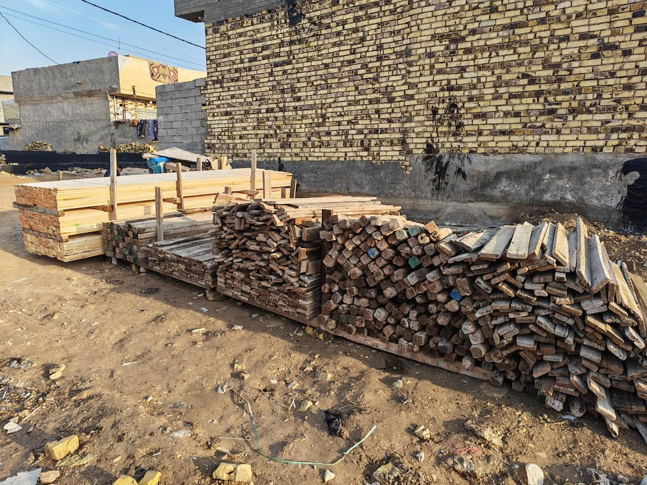 قالب خشب نظيف عدد 7 مكعبات ونص.
المكان بابل. الاستفسار  ***********
