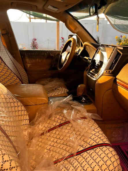 لاندكروزموديل  2017
 خليجي بريم اصل 
ماشية 110  الف كم 
رقم شمالي  سنوية باسمي 
السيارة مكفولة من كل شي 
((فووووول مواصفات)) 
سعر ٥٦٠ وبيها مجال (( بسييط))
موبايل : 

***********
