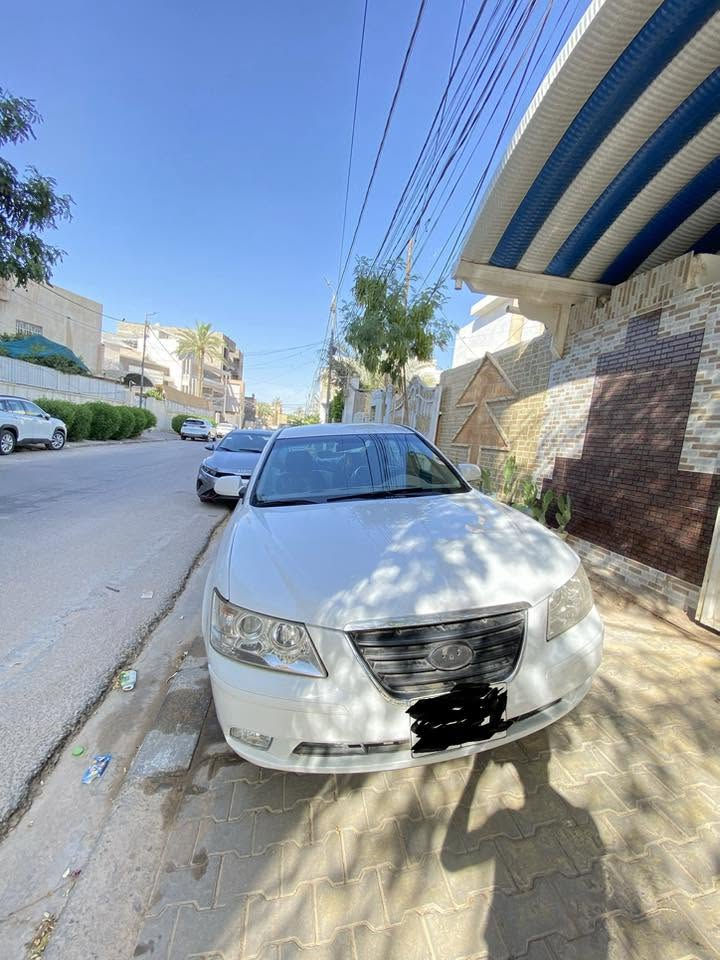 يالله 
هيونداي سوناتا 2009 خليجي رقم اربيل الماني تريد تحويل او وكاله بليعجبك سيارة جاهزة للاخير 
محرك 2400 دوش 
ويل كروم 
داخل بيجي 
داخل صاج 
شاشه ايباد 
كامرة خلفيه 

السيارة بيها مكانات صبغ ابيعلك عام كفاله عامه من كصة وكلبة وتجية ضربتها بلجاملغ الخلفي فقط 

السيارة مكينه وكير خير من الله تبريد ثلج ❄️ تخم تايرات جديد باتري جديد حداديه سيارة كلش جديدة 

السعر (( 90 )) وبيها مجال للشراي 

مكاني // النجف // للاتصال // ***********
