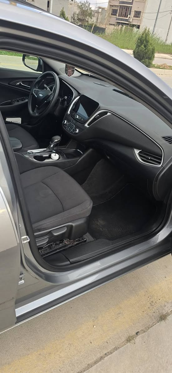 ماليبو 2024
فول 1\1
محرك 1500
ماشيه 60 
رقم اربيل بيع ومراوس طختها بسيطه خشم الجاملغ والباب الخلفي  نص باردبس  والباقي كفاله بيع. ومراوس السعر  ١٢٥ورقه 
***********
