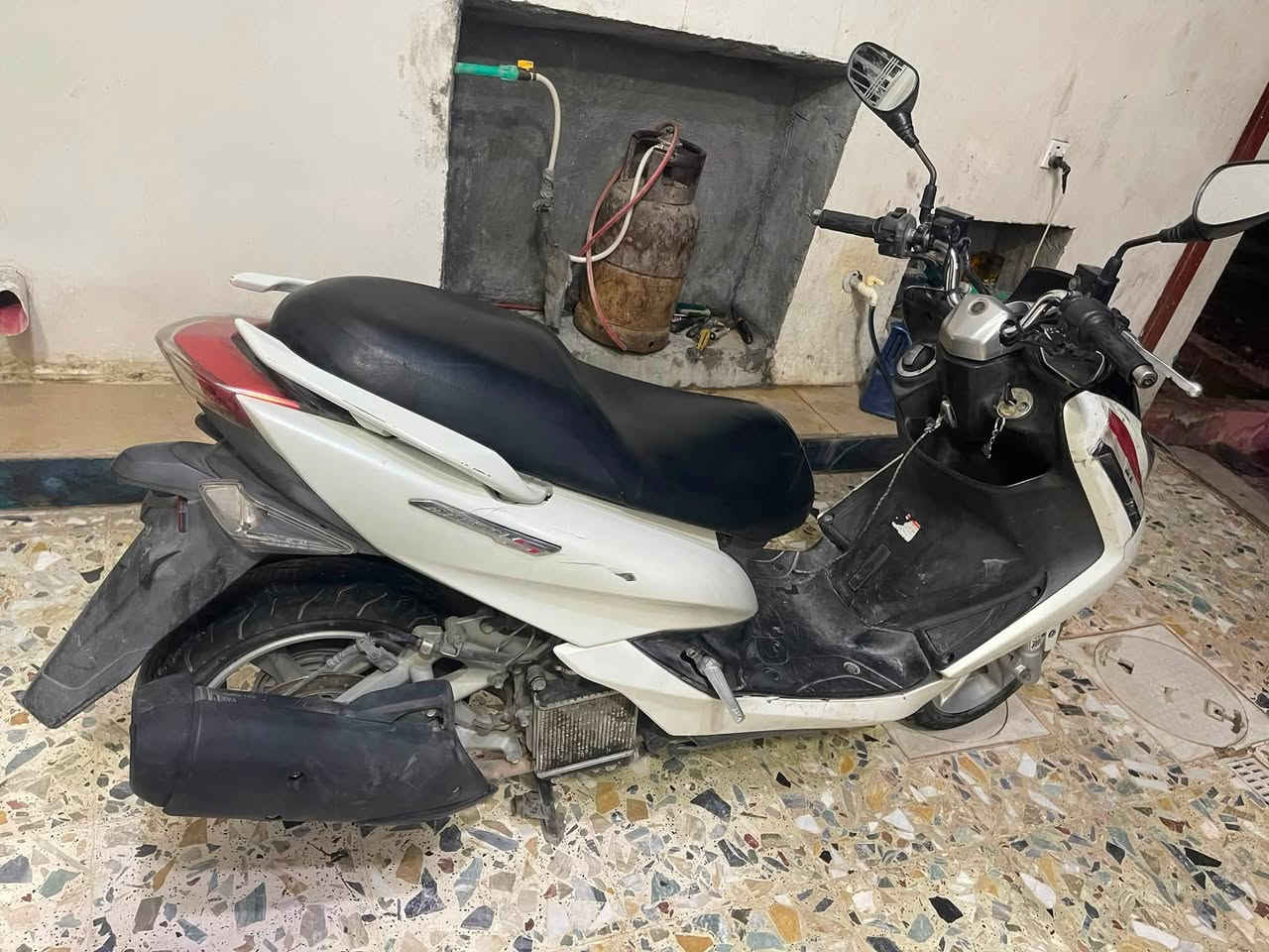 يالله سلام عليكم
دراجه  سي بي دراجه محرك مكفول مجفت جديد كفاله عامه  مثل ما وضح  امامك وراق كامله دراجه حلوه خير من الله 

عنوان بغداد الدوره

***********

