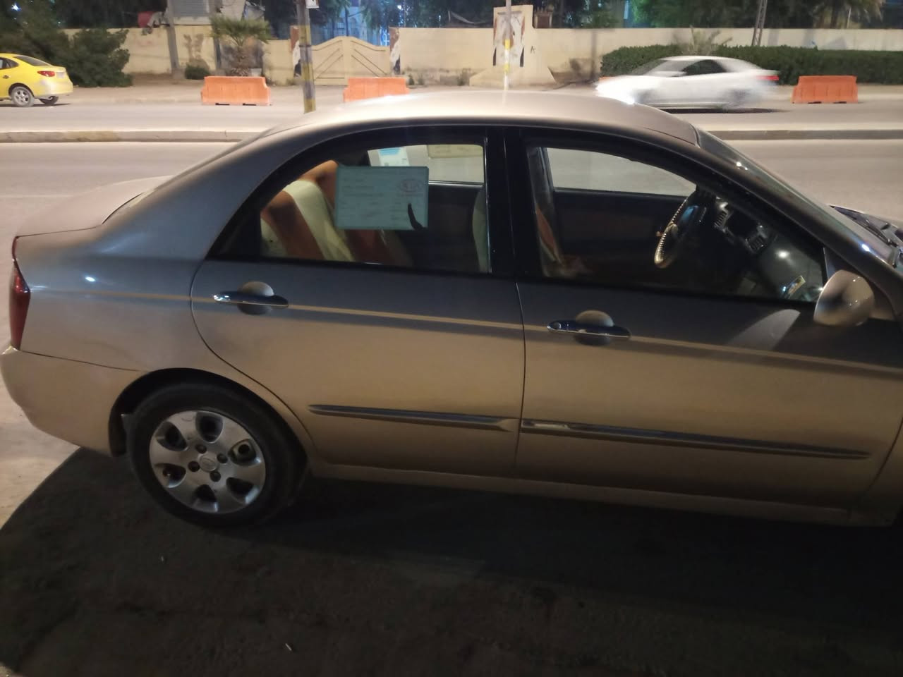 سلام عليكم سيراتو للبيع الموديل 2004
ستوها صاعده هزه السياره جاهزه تبريد حداديه كير محرك 
خير من الله مكان السياره نجف السعر 
***********
