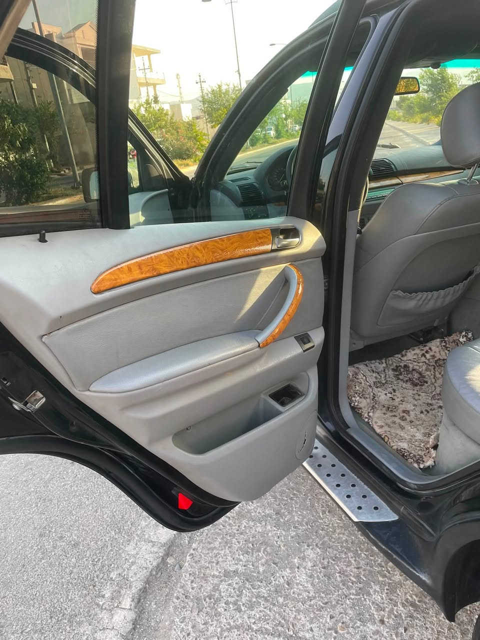 سڵاوی  خواتان لێبێ ئەم BMW X5 بۆفرۆشتن  
مۆدیل 2005  
مەکینەی 30 نۆزڵ کورت گێڕتۆماتیک 
کوشنجڵدو هیتەرو کارەبای دوپارچەی بۆیاخە  سنوق  شەفت  مەنەفێستی ئەسڵی لەگەڵە ماڵی مەدەنی بەشەرت نرخ 33 معامەلەیە برایانە مشتەری لەخزمەتام تێل بکە ❤️
***********
