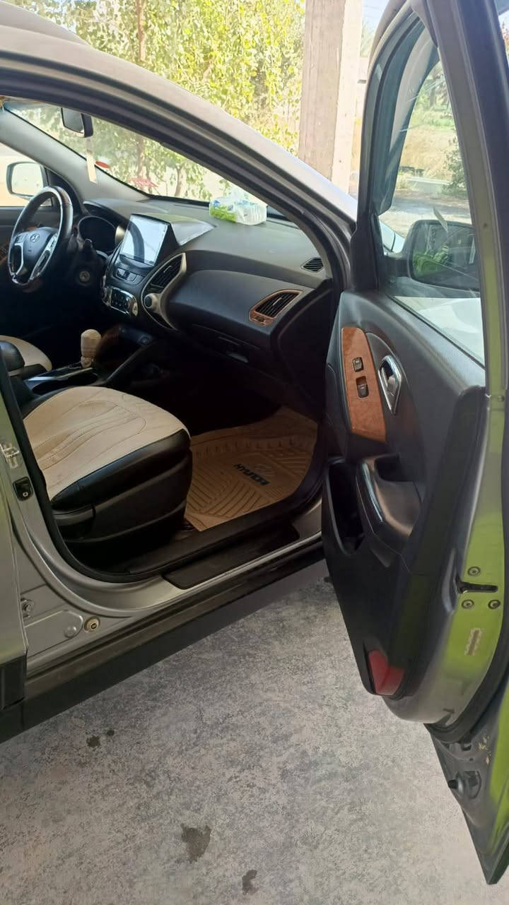 السلام عليكم من رخصة الادمن للبيع هونداي توسان مديل 2012 وارد أمريكي رقم بغداد دولي مكينة 2400 كير 6 نمر حداديه امامي وخلفي جديد صبغ 3 قطع بدون تبديل تبريد تدفئه المكان حصوة بابل السعر 128 للاستفسار *********** /
