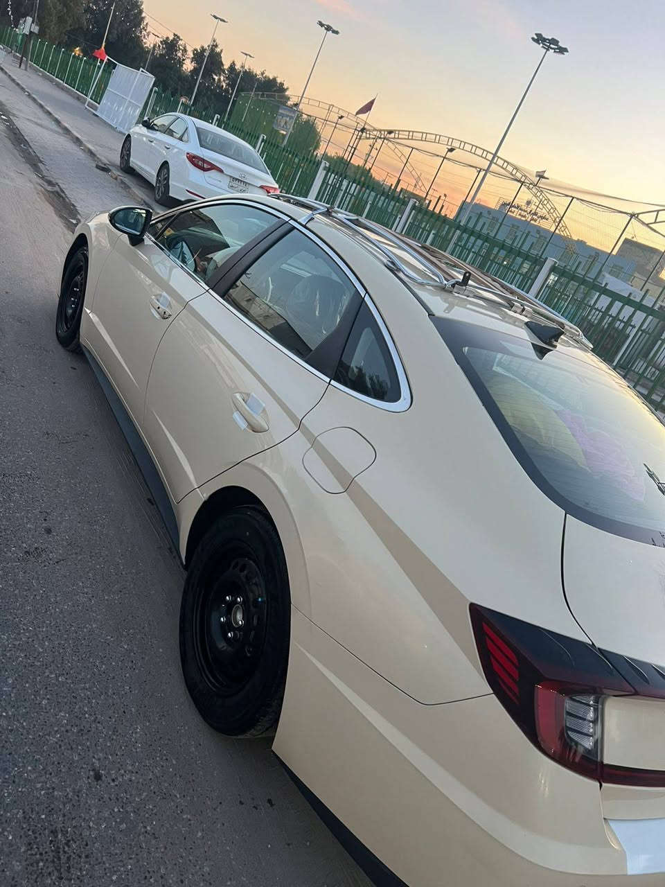 تكسي دبي سوناتا ٢٠٢٣
سعر ١٤٠ بيهه مجال 
بأسمي سنويه ٢٠٣٠ 
مكان السيارة نجف 
*********** 
كفاله عامه ما عدا كصة البنيد 
صبغ تكسي دبي بيجي وهيه اصل ابيض 
بيع نقد فقط 
ماشية ٥٥٠ الف
