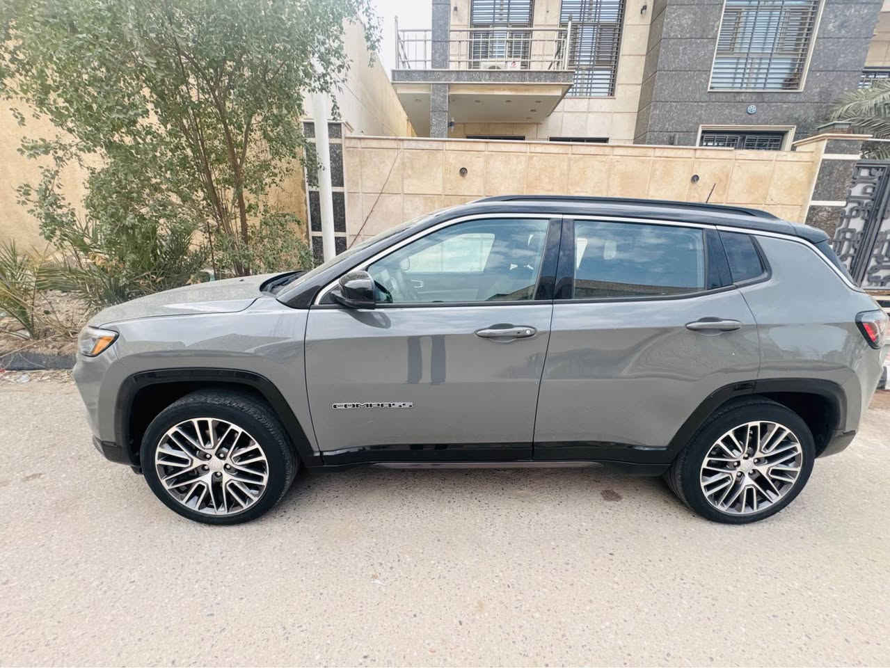 السلام عليكم جيب كومبارس موديل 2023 فول لميتد سيارة باسمي رقم بصره سياره جديده بيه طخه بسيطه بالبنيد بدون دواخل والايرباك سليم بنوراما كشنات جلد تدفىء تبريد رادار تحكم سترين رادار نقطه عميا توقف ذاتي سياقه ذاتيه خزن ميموري تحديد مسار فول تحكم ستيرين لون إسمنتي لدات تخم تايرات جدد شاشه كار بلي بيها هواي مواصفات السعر 182 ورقه وهذه رقمي *********** علي الغربي, ميسان
