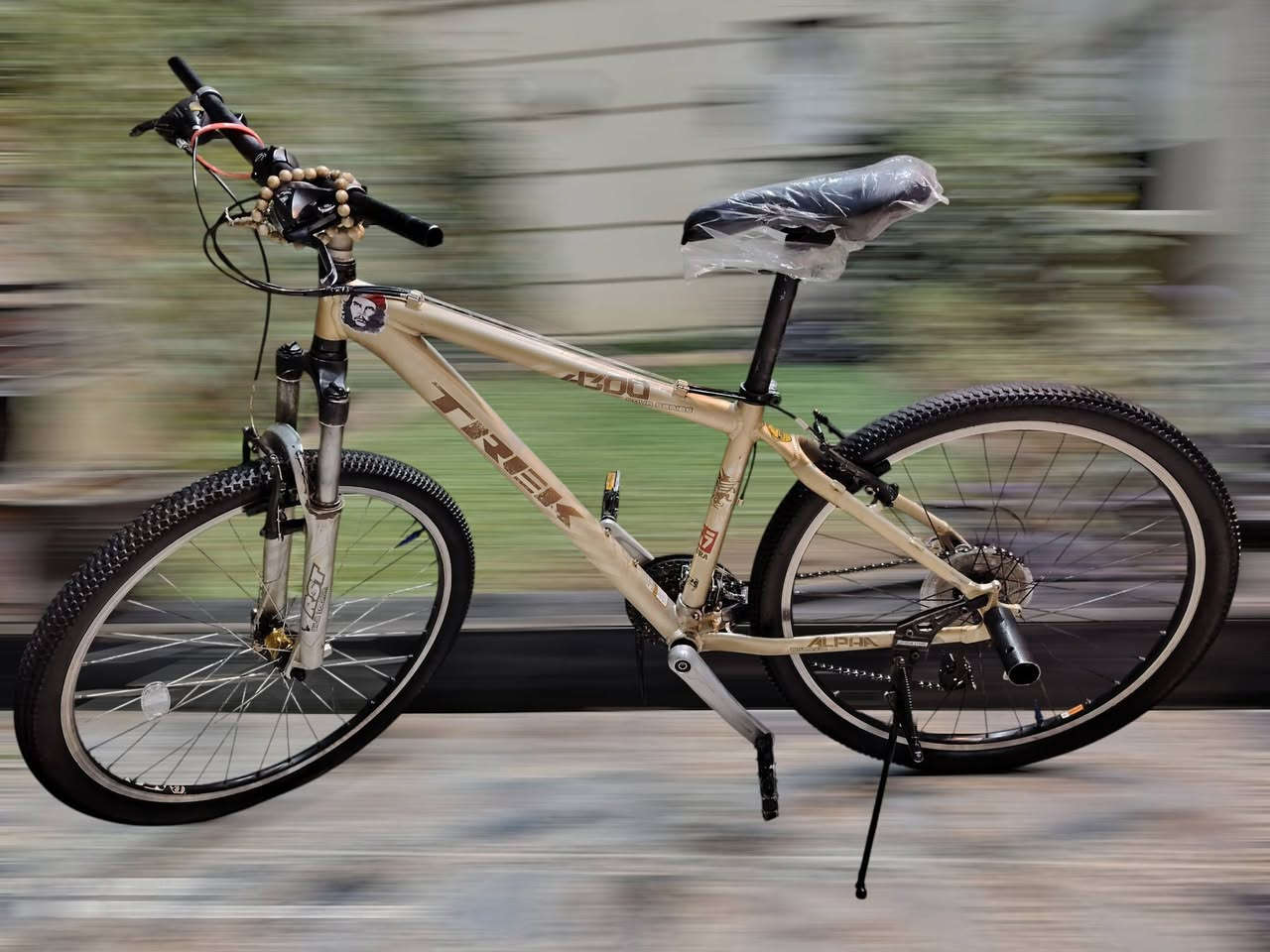 💠السلام وعليكم 💠
🟤دراجة تريك TREK4300 للبيع غنية عن التعريف نوع امريكي 🇺🇸🟤
🟤المواصفات🟤: 
🟤كير 3/8 فقاسات شيمانو    SHIMANO🟤
🟤حجم 26 M🟤
🟤ويل زوم طبقتين ختم B🟤
🟤ستيرن ختم  B🟤
🟤لون صحراوي مميز🟤
🟤بريكات شيمانو     SHIMANO TEKTRO🟤
🟤دبل RST🟤
🟤عقربة شيمانو التوس    SHIMANO ALTOS🟤
🟤بايدارات شيمانو تورني   SHIMANO Tourney TX🟤
🟤بطيخات  SHIMANO🟤
🟤نجمة  SHIMANO SiS lNDEX🟤
🟤مقعد طبي🟤
🟤 نظافة اللشة 95%🟤
📍الموقع موصل الجانب الأيسر اي استفسار خاص 
💠السعر:(200 الف وبي مجال للطيبين). 💠


**إذا كنت صاحب هذا الإعلان وتريد حذفه لأي سبب، رجاءا أرسل رسالة إلى الدعم الفني**