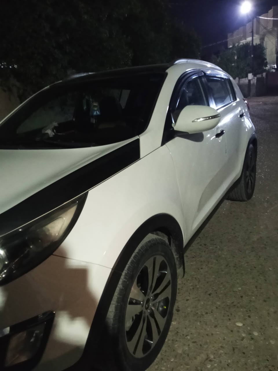 يالله كيا سبورتج موديل 2011 رقم بغداد بسمي سياره مكينه وكير وحداديه خير من الله سيارة جديدة سعر 135وبيه مجال للأستفسار عل رقم *********** مكان السيارة ديالى بعقوبة الجديده
