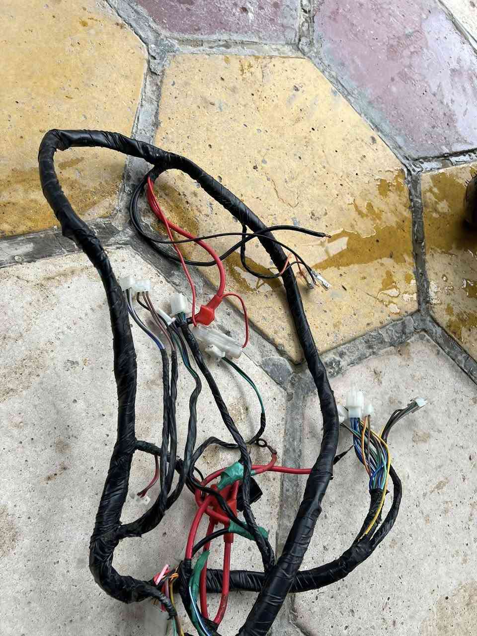 السلام عليكم غراض دراجه ماكس
مكينه كامله مابيهه اي نقص 55 سعرهه 200قفل قفل
كشن ماكس كامل ب25
كاعيهه باتري ب10
باتري ب15
سبايدر ب10
ضفيره ب15
تانكي وفاكيوم وقاعده سبايدر ب20
عقل وكتف ب20
حاضن طينن ب5
قمجي بريكك ب5
صدر ماكس ب20
مجامع جديده ب15
كابريتر قفاز  هوه ولقمجي ولجوين ب30

الرقم *********** مكان جسر ديالى الجديد توصيل ماعندي👍🏻
