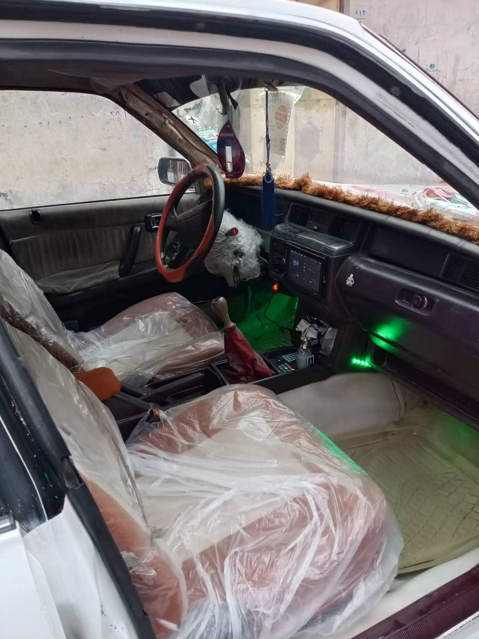 سلام عليكم سوبر سيدان لبيع سياره جاهزه من كلشي كهربايات شغاله كلها بسمي سياره شرط تحويل وكاله كابون بيها محرك كير شرط سعر 46 بيها مجال لطيبين رقم هاتف ***********عنوان موصل حي كرامه
