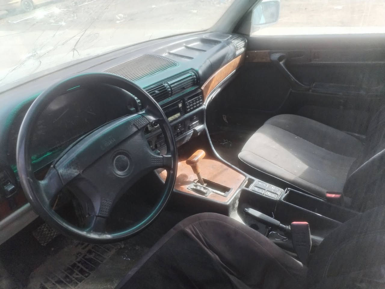 السلام عليكم ورحمة البيع بيم ٧٣٥ رقم أربيل تريد تحويل تريد وكاله موديل ١٩٩٣فتحه مكينه جديده الكير كايم كهربايات شغاله تخم تاير جديد باتري جديد سياره مكفول من الضربه البيع ومروس مكان السياره الدوانيه ***********
