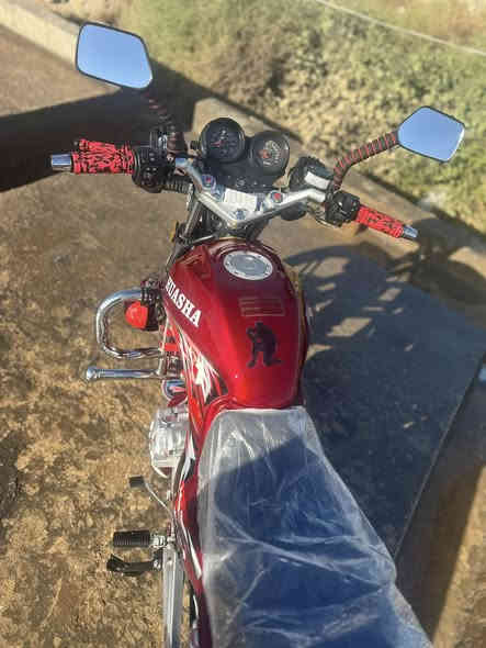 هايوشه ٢٣جلخ مابيها شرط وضع الشركه مال جناي ونضافه شحجيلك قليل ويه بصمات سويجات ورقه وحده بدون كمرك 
بيع أو مراوس سعره مليون و١٠٠وبيها مجال 
سوكً كلشي 
مكاني القائم حصيبه علا حدود سوريه 
رقمي ***********
