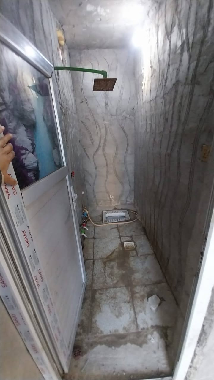 دار للبيع ١٠٠م زراعي
غرفه وصاله ومطبخ وحمام 
عنوان الدار شارع المطار الجديد 
داخل فرع محلات الشبيلي 
السعر ١٦ مليون وبي مجال 
مكتب بغداد للعقار ***********
