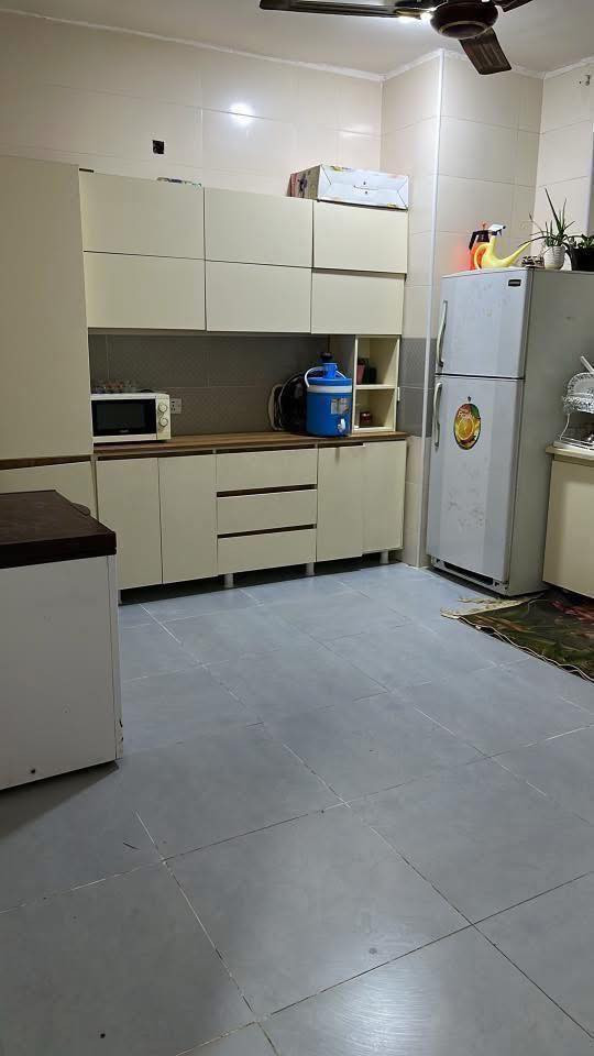 السلام عليكم 
دار للبيع ضمن مجمع السلام السكني
المساحة: 200 م²
التصميم: طابقان + بلص

💰 السعر:
مقدمة قدرها 118 مليون
والمتبقي 85 مليون أقساط عن طريق المصرف

📞 للاستفسار والتواصل مباشرة مع صاحب الدار:
0775 751 1995
