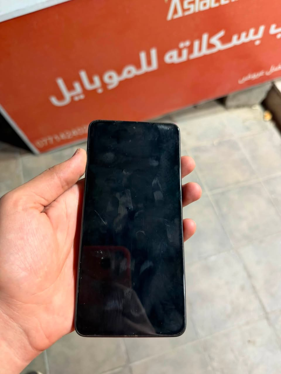 تليفون بوكو x7 جهاز نضيف وياه غراضه العنوان بغداد سيديه رقم الهاتف ***********
