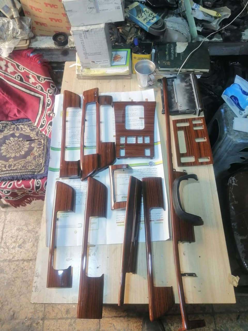 أدوات سيارات مرسيدس دب جانبو ام عيون مرور شبح غواصة ٢١١ او ٢٢١ الشيخ عمر الشارع الثالث ***********
