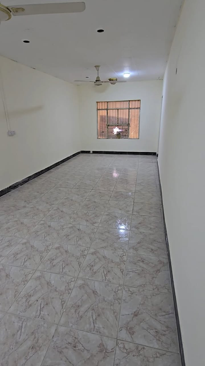 للايجــــــــــــار ✅ 
.
بيت طابقين للايجار في الموفقية الاملاك مساحة 180م بناء حديث 
البيت نضيف و جاهز للسكن مناسب للعوائل
.

مواصفات البيت / 
.
غرفتين ، صاله ، استقبال ، مطبخ ، صحيات داخليه و خارجيه ، كراج 
.

سعر الايجار 650 الف
.

✅ الذهبي للاستثمار العقاري ✅

#مجــــــاز_قانــــــــونيــاً
—————————————
#ملاحظه لعملائنا الكرام يتوفر لدينا عروض عقاريه بيوت للبيع والايجار في كافة مناطق محافظة البصره كذلك يتوفر لدينا بنايات تجاريه للبيع في مناطق ممتازه بوارد شهري ممتاز 
‏‌‎ للمعلومات اكثر التواصل على الارقام الموضحه او زيارة
الموقع 
البصره_ شارع عام حي الزهراء _ قرب مستشفى النفط
***********

رابط القناة
‏https://t.me/ooliiy

#عقارات #بيت #دار #للبيع #استثمار #البصرة #العقارات #الجنينه #الطويسه #كورنيش_شط_العرب #ايجار #بيع 
#مركز_البصرة
