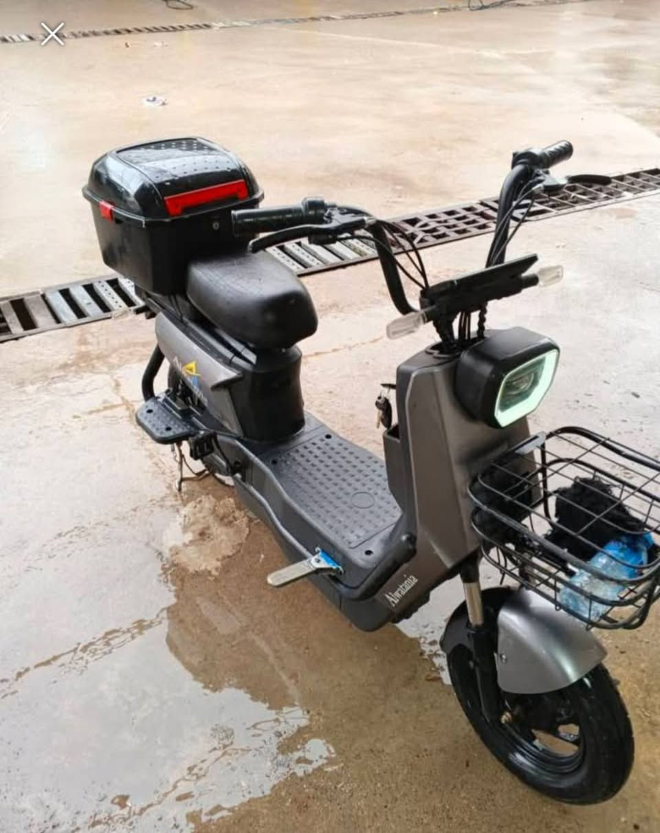 ماطور شحن الوطنية للبيع
نظيف كهربائيات كلها شغاله تايرات انظاف شرط بدون بنجر
صندوق دلفري باتريات تعبانه ويحتاج شاحنة سعرها 13الف 
السعر150وبي مجال
رقمي***********بي واتساب
