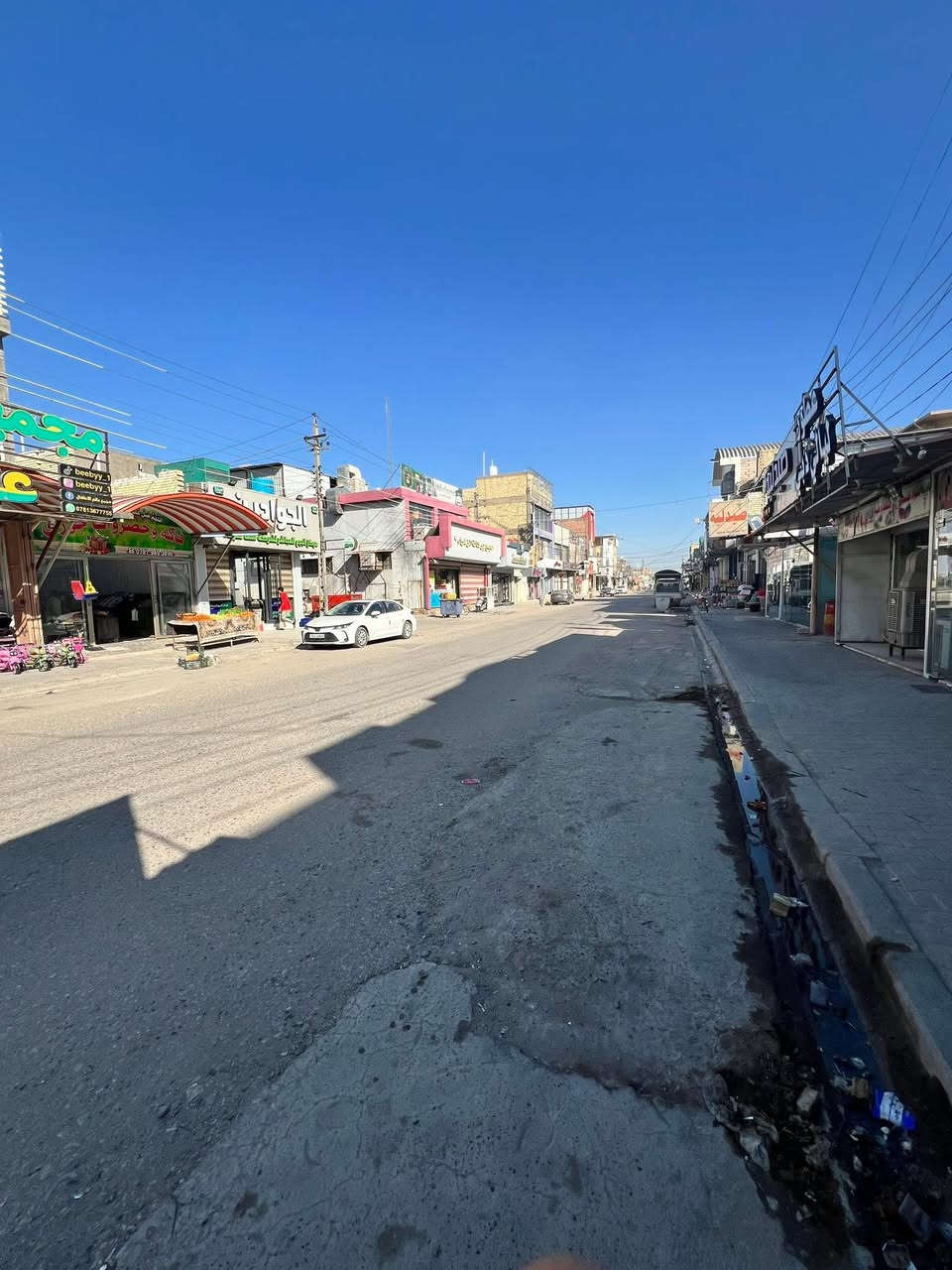 🏠 بيت مساحه ٢٠٠ علا شارع تجاري نصر بانزين خانه مقابيل بركات زهرا يحتوي الطابق الأول علا غرفيتن وصاله وستقبال وصحيات٣ والطابق الثاني يحتوي علا اربع غرف وصاله وصحيات ويحتوي علا محلين للبيع***********
