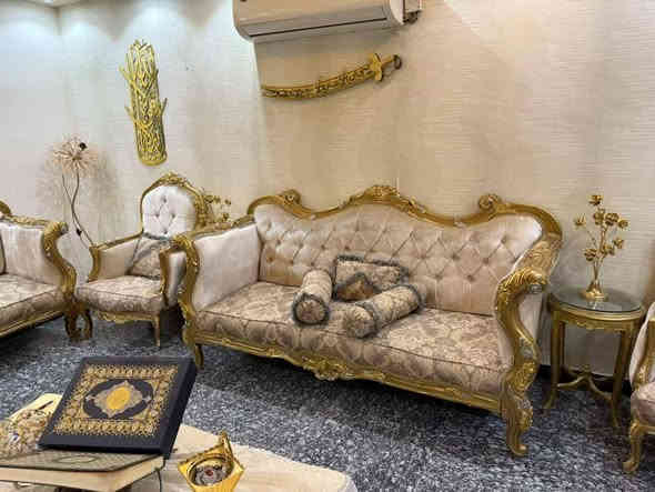 تخم مصري 10 مقاعد جديد استعمال قليل جدا تخم مع عرباتة تقديم مع دلة كبيرة مع سلة تقديم
سعر مناسب جداً 
العنوان السيدية 
الاستفسار ***********
