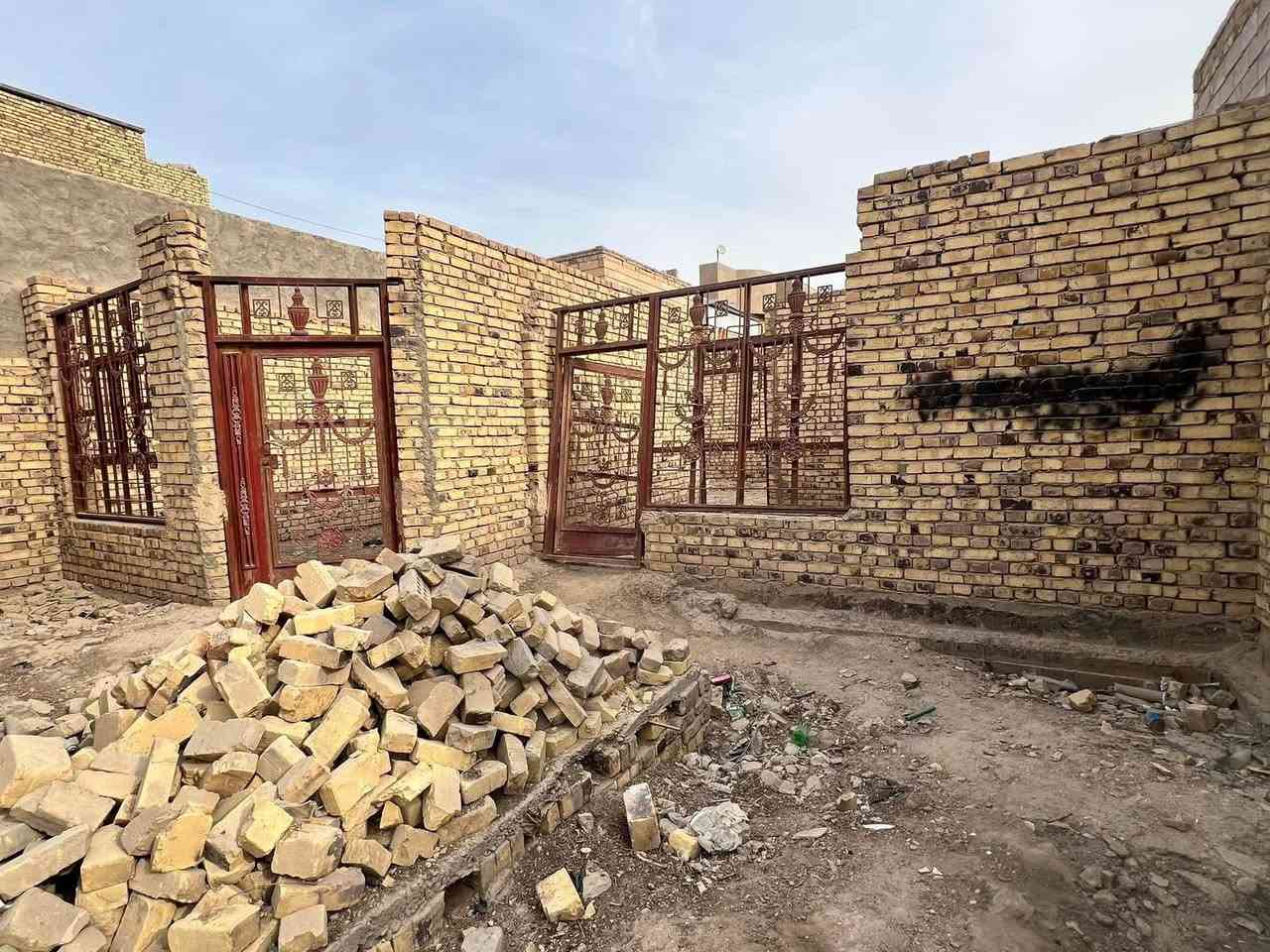 هيكل للبيع ٢٠٠ متر في حي المطاط الفرع المقابل جامع الامام الهادي ع للاستفسار/***********
