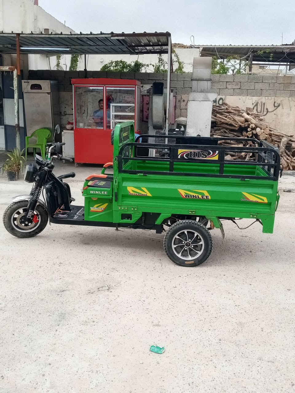 سلام عليكم ستوته شحن الحجم الجبير ام الكير موديل 25حيل نضيفه اخت الجديده كهربائيات شغاله باتريات 6قبل شهرين او 3 من شادهن ستوته نضيفه معنى الكلمه مكاني بغداد حي جهاد السعر مليون وربع وهاذ رقمي بي واتساب ***********
