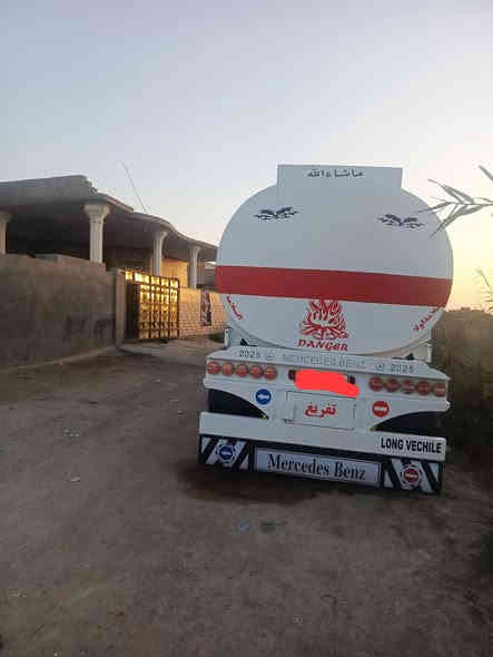 سلام عليكم اسكانيا موديل 2017 فول مواصفات جديده مامشتغله ولادرب  حجم 450 رقم الهاتف ***********0
