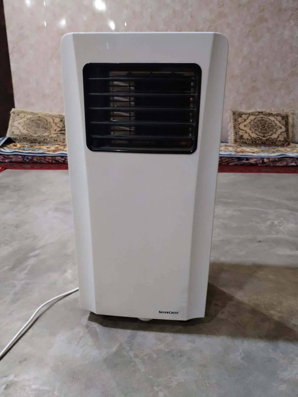 سلام عليكم (سبلت متنقل للبيع)​❄️ سبلت متنقل (بورتيبل) للبيع - بحالة ممتازة ❄️
للبيع سبلت متنقل ماركة SilverCrest الأصلية، الجهاز عملي جداً وسهل الحركة داخل البيت أو المكتب.
​المواصفات الفنية:
​القوة: 7000 BTU (يطرد حرارة ويبرد الغرفة بكفاءة عالية).
​استهلاك الطاقة: اقتصادي جداً (فئة A حسب ملصق الطاقة الأوروبي).
​القدرة: 2.0 كيلو واط.
​المميزات:
​سهل التنقل (يحتوي على عجلات).
​يشتغل على السحب العادي (الكهرباء الوطنية والمولدة).
​تحكم كامل وسهل الاستخدام.
​مثالي للغرف التي لا يمكن تركيب سبلت جداري فيها.
​الحالة: الجهاز نظيف جداً وشغال 100% (مثل ما موضح بالصور).
للاستفسار ***********
