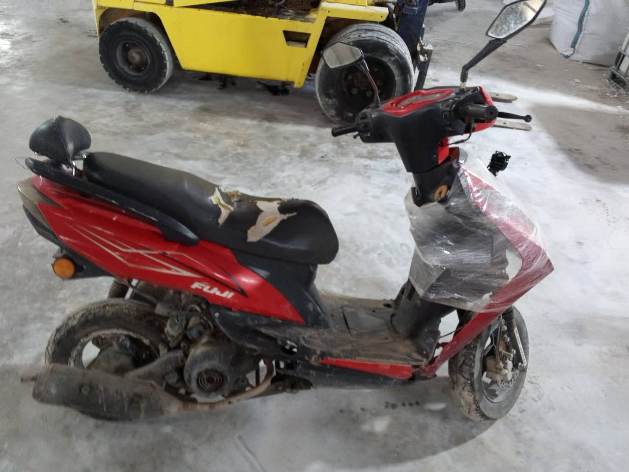 دراجة شغالة ما تحتاج شي، محركها نظيف وتمشي يومي بدون مشاكل 👍
اقتصادية جداً بالبنزين ومناسبة للشغل أو التوصيل
✅ تشغيل سلف وكك
✅ خفيفة وسهلة بالسواقة
✅ صرفية قليلة
✅ بيها شغل تجميلي خفيف (ما يأثر على الأداء)
📍 المكان: [بعقوبة]
💰 السعر: 270(قابل للتفاوض للجادين)
📞 للتواصل خاص أو اتصال
فرصة حلوة للي يريد دراجة عملية وسعر مناسب


**إذا كنت صاحب هذا الإعلان وتريد حذفه لأي سبب، رجاءا أرسل رسالة إلى الدعم الفني**