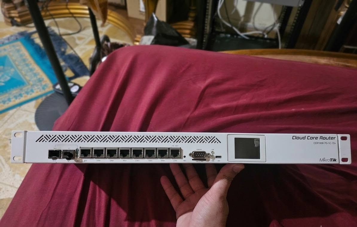 متوفر برج ثلاثي ايراني مغلون ٨ قطع نظيف مثل ما بالصور 
وايضا مايكروتيك نظيف
Cloud Core Router
CCR1009-7G-1C-1S+
موجود ببغداد الوزيرية
***********
