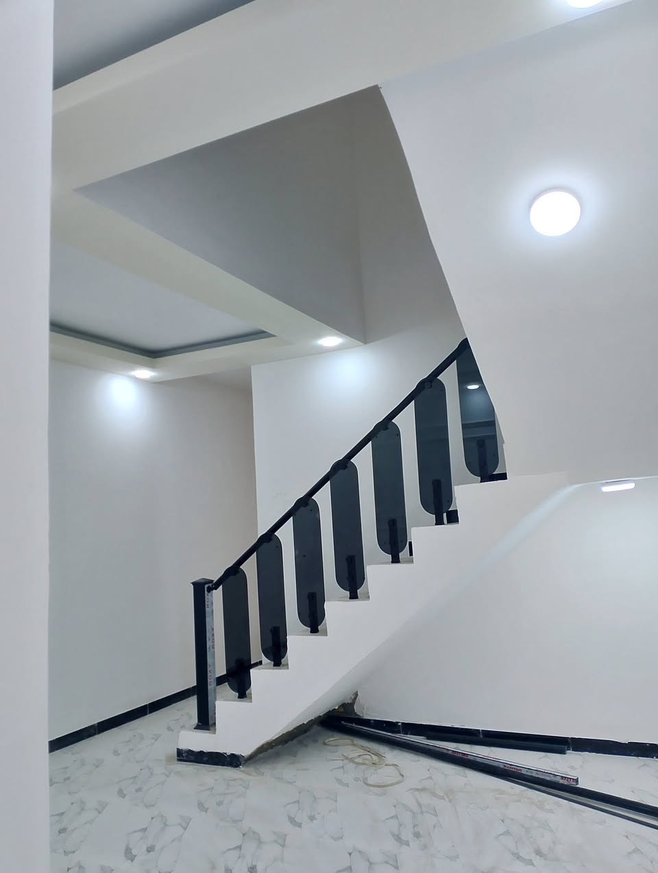 دار سكن 100 متر 5×20
مشمول ب التطويب 
سعر البيت 55مليون
تفاصيل البيت غرفة صاله مطبخ حار  استقبال منور مجمع صحيات خارجي حمام داخلي طارمه 
. العنوان التقيه الثالثه مجاور مجمع الروان 
***********  واتساب اتصال او مراسله
