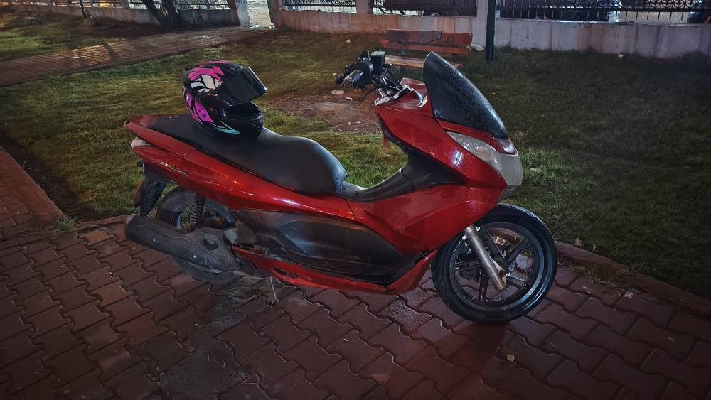 دراجة  pcx محرك 150cc 
بيهة نقوصات بسيطة بس كلشي بسعرة  
تجي تفحص تقتنع يلة تاخذهة متعجبك على راحتك 
نقوصاتهة 
هورن بس يحتاجلة ربط 
قاعدة الكشن بيهة مشكلة 
والكفرات بيهة ملاحظات 
السعر 950الف 
مكينة ناعمة وتخبل
رقمي 
*********** بغداد, العراق

