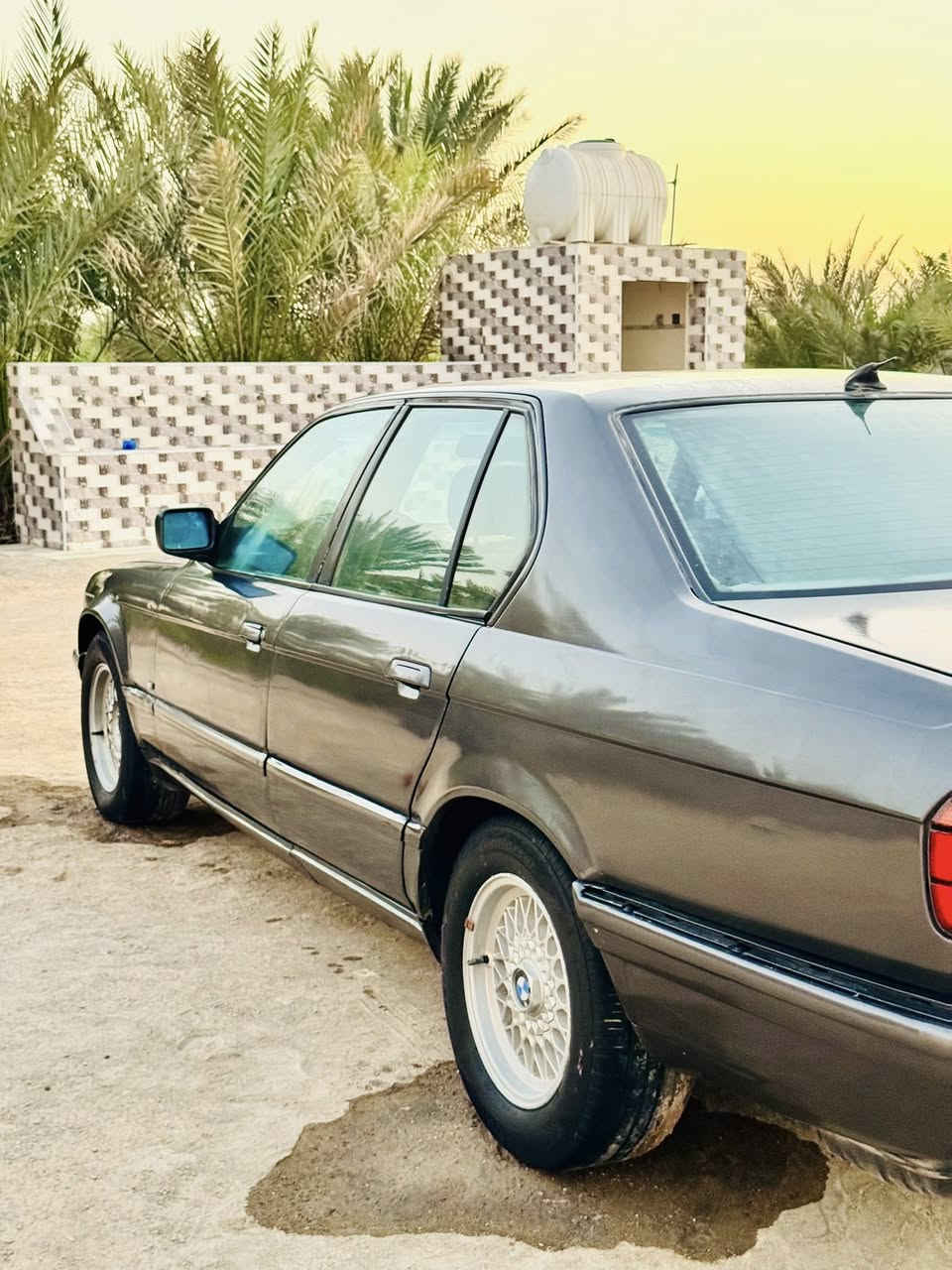 سلام عليكم للبيع بي ئم ٧٣٥ رقم جديد بغداد صبغ عام جماليه محرك ٦ مسكر شرط كير مكينه تبريد شغال فول موصفات فتحه كشن ٢ كهرباء جلد نضيف ويل خليه ارضيه جلد سعر ٥٠ بيع مراوس حسب القناعه ‭***********‬
