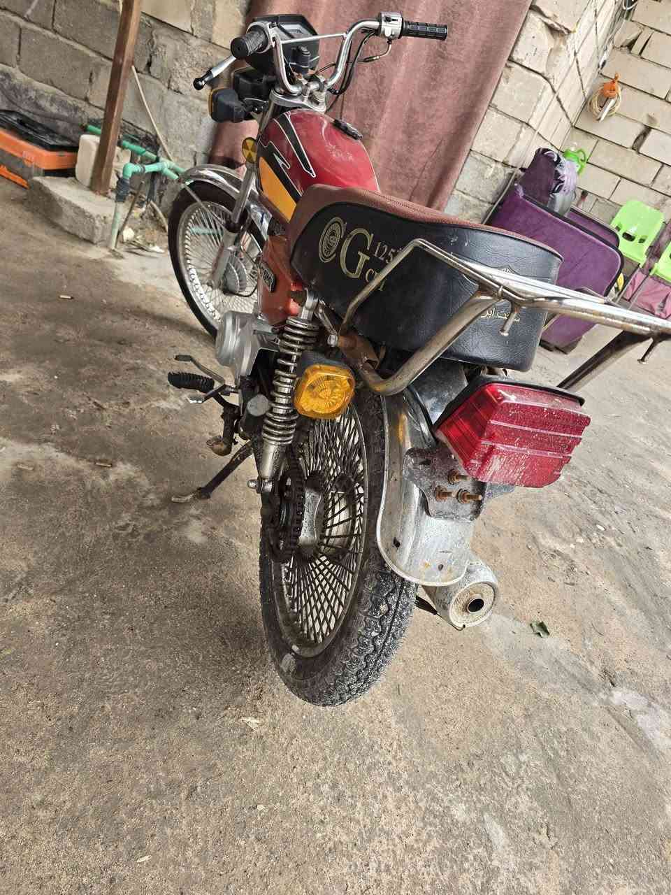 دراجه تايكر اوراق اصولي مديل 23 طالعه 24 بسمي الوكيل لا مشتغله دلفري ولا شي  بالعشار دراجه مامغسوله وكلهه شغاله السعر 850 العنوان شط  العرب واتس او اتصال
***********
