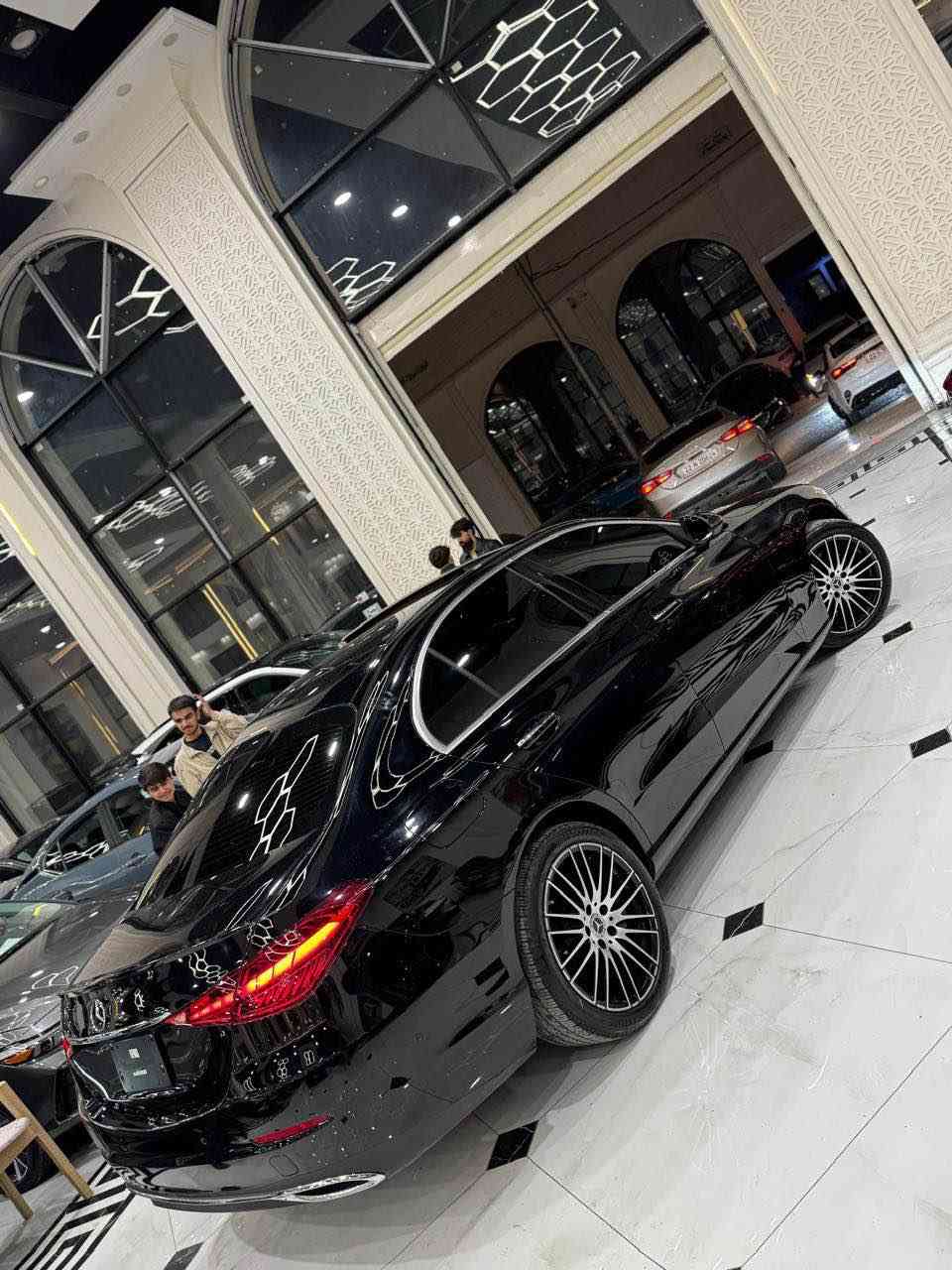 سلام عليكم للبيع مارسيدس c300 
2024 .   جديده كلش
سعرهـا / بدون معامله رجاءً  قفل 315$ ورقة   
مواصفات 
سلايت
كشن مساج
ماشية ٢٩ الف 
بصمة ابواب(دخول ذكي)
اشارة ترحيب مارسيدس
رادارت وكامرات محيطية 4
لايت زنون متحرك
رادار تحذير تصادم
كشنات تدفئة وتبريد ميموري
ستيرن تدفئة
نقاط عمياء
حساسات٣٦٠درجة
قيادة ذاتية 
اصطفاف ذاتي
صندوق كهرباء
وبعد بيها هواية مواصفات معروفة بالمارسيدس
محرك وكير مكفولات
ضررها : بدون صبغ ✅
ايرباك سستم شركة راجع بلادي ✅
سياره جديده كلش مبيه اي نقص 
مكان السياره اربيل
كاتي بعدها تترقم اربيل 
واتساب  موجود *********** أربيل, العراق
