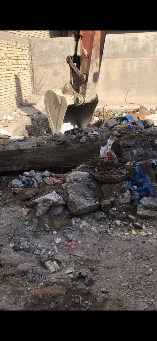 اليوم وبفضل الله 
تم تفليش جسور (رباطات) أرضية لقطعة مساحتها 250م في الأمن الداخلي 
وتم قلع القطعه ونقل الأنقاض ودفنها بالسبيس والأسمنت وحدلها طبقتين للأستفسار *********** أو  ***********
