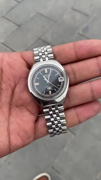 ساعة • للبيع